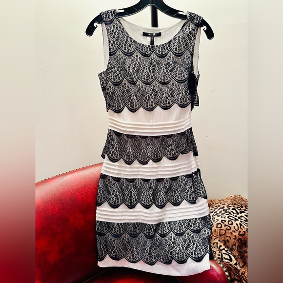 BCBGMAXAZRIA Black and White Scalloped Lace Cocktail Dress, Size 2 - Picture 2 of 6